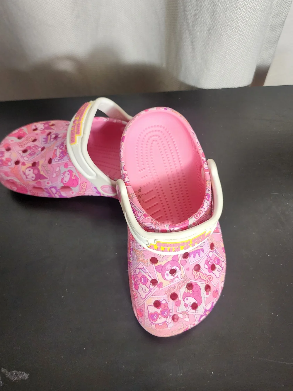Crocs Sanrio Hello Kitty Pink Classic Clogs Youth J1